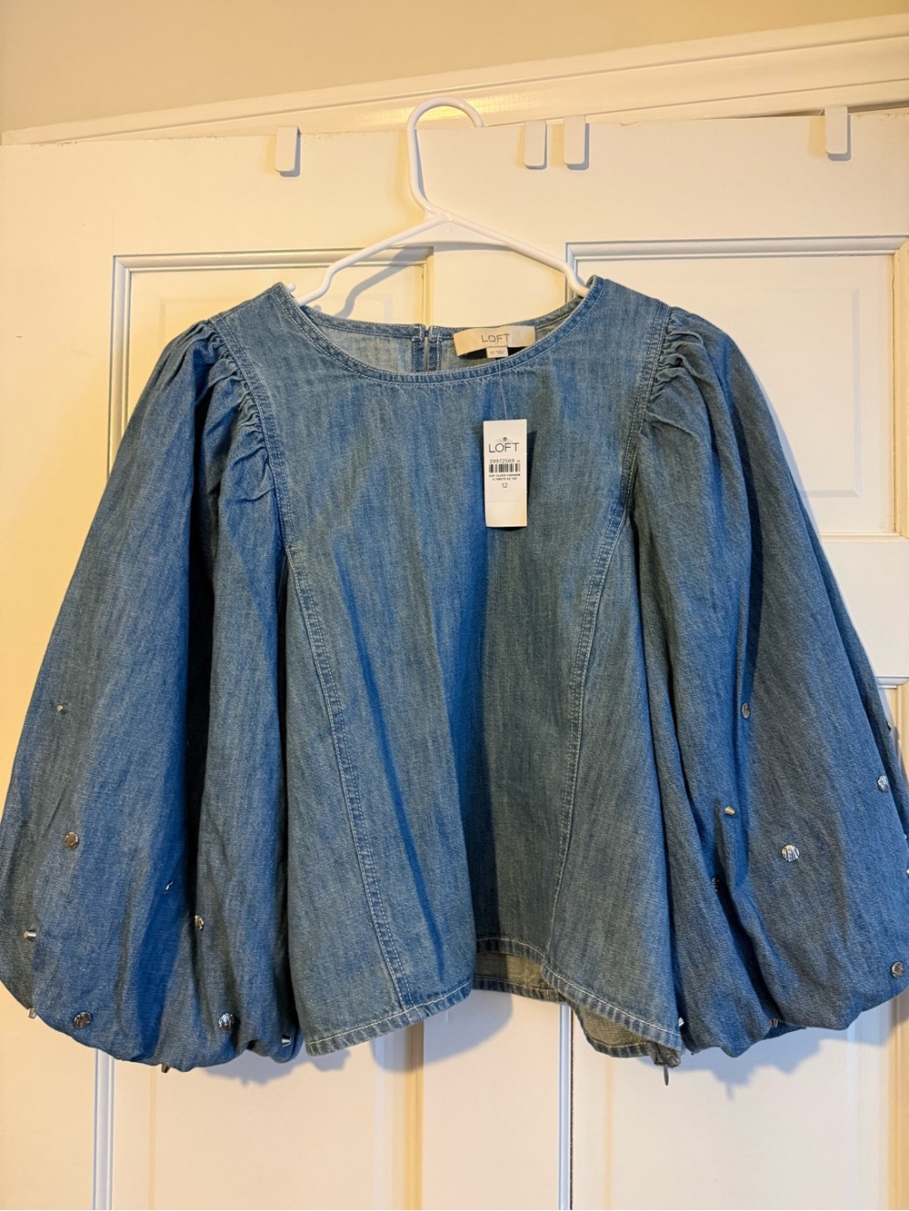 NWT LOFT Studded Chambray Puff Sleeve Blouse - Size 12 - Picture 2 of 4